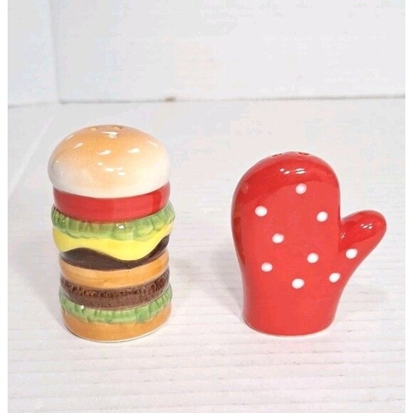 VTG 1980’s Double Stack Ceramic Cheeseburger Oven Mitt 3" Salt & Pepper Set - Picture 3 of 5